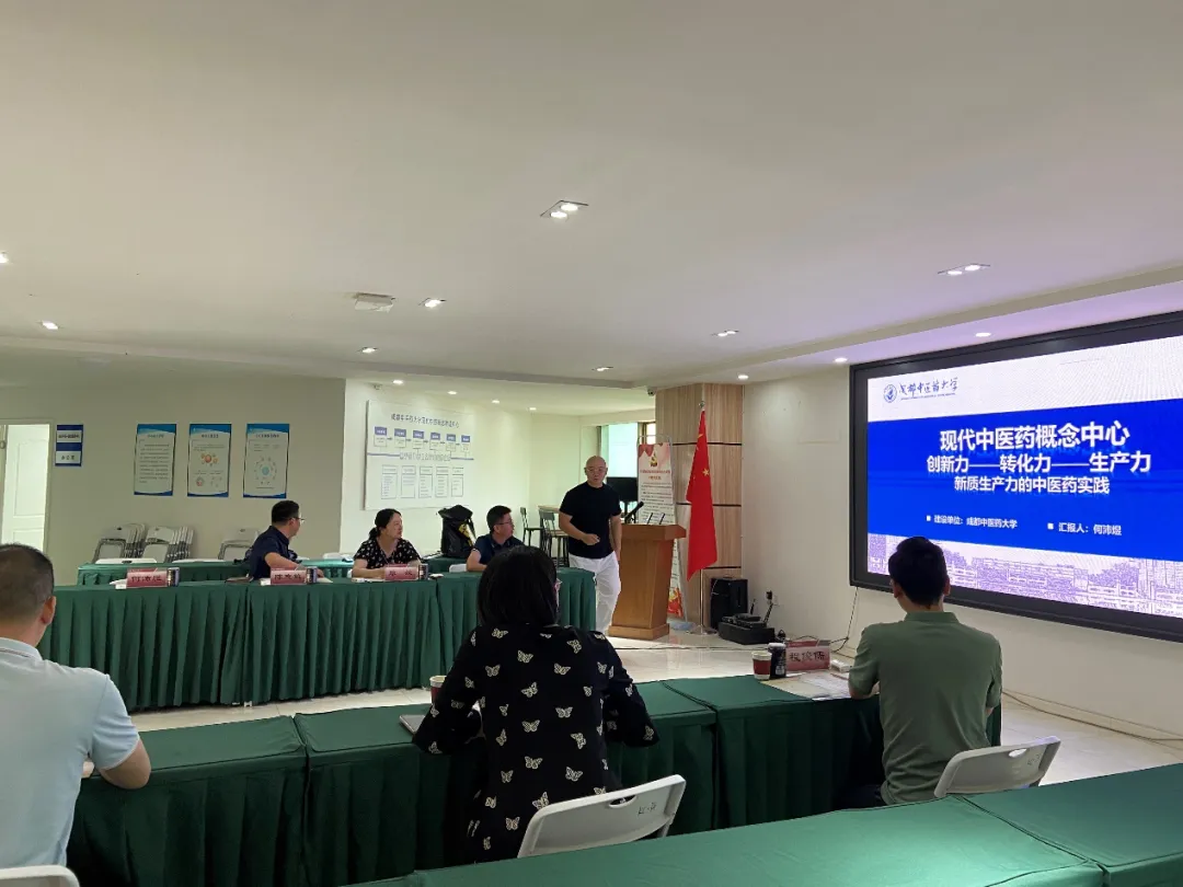 河南省现代中药概念验证中心主任王利丽一行来校调研座谈