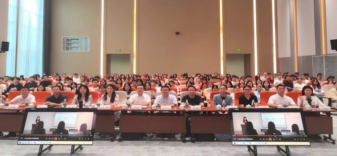 现代中药产业学院2025级新生入学仪式在天府中医药创新港顺利举行