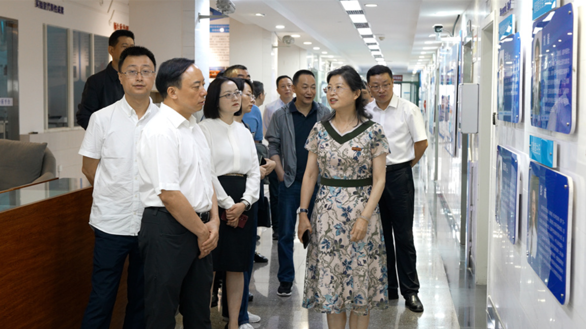聚集中医药新质生产力：学校与省药品监督管理局合作签约仪式举行(图6)