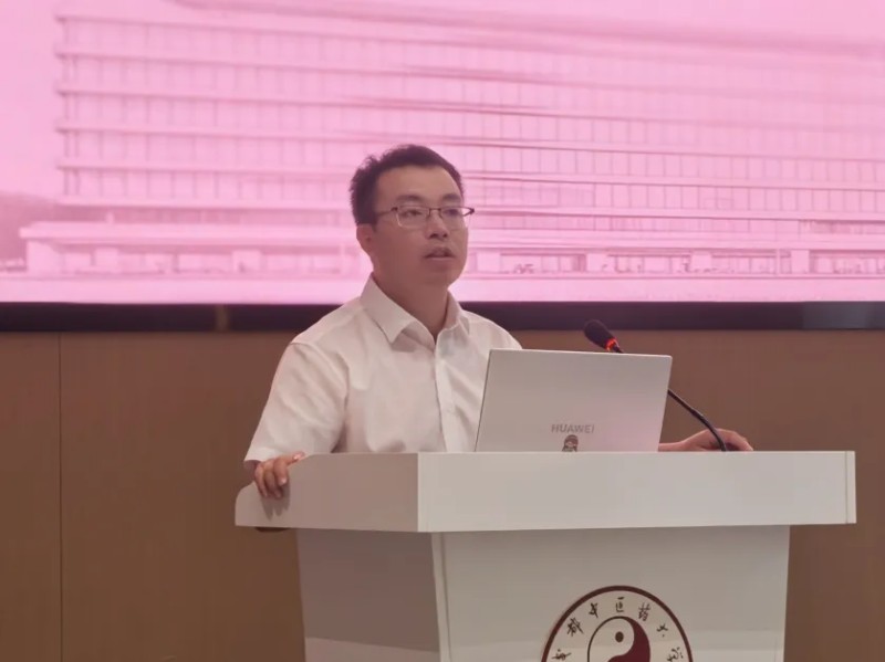 现代中药产业学院2025级新生入学仪式在天府中医药创新港顺利举行(图2)